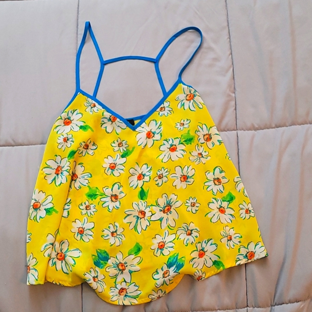 Size M, yellow floral tank top